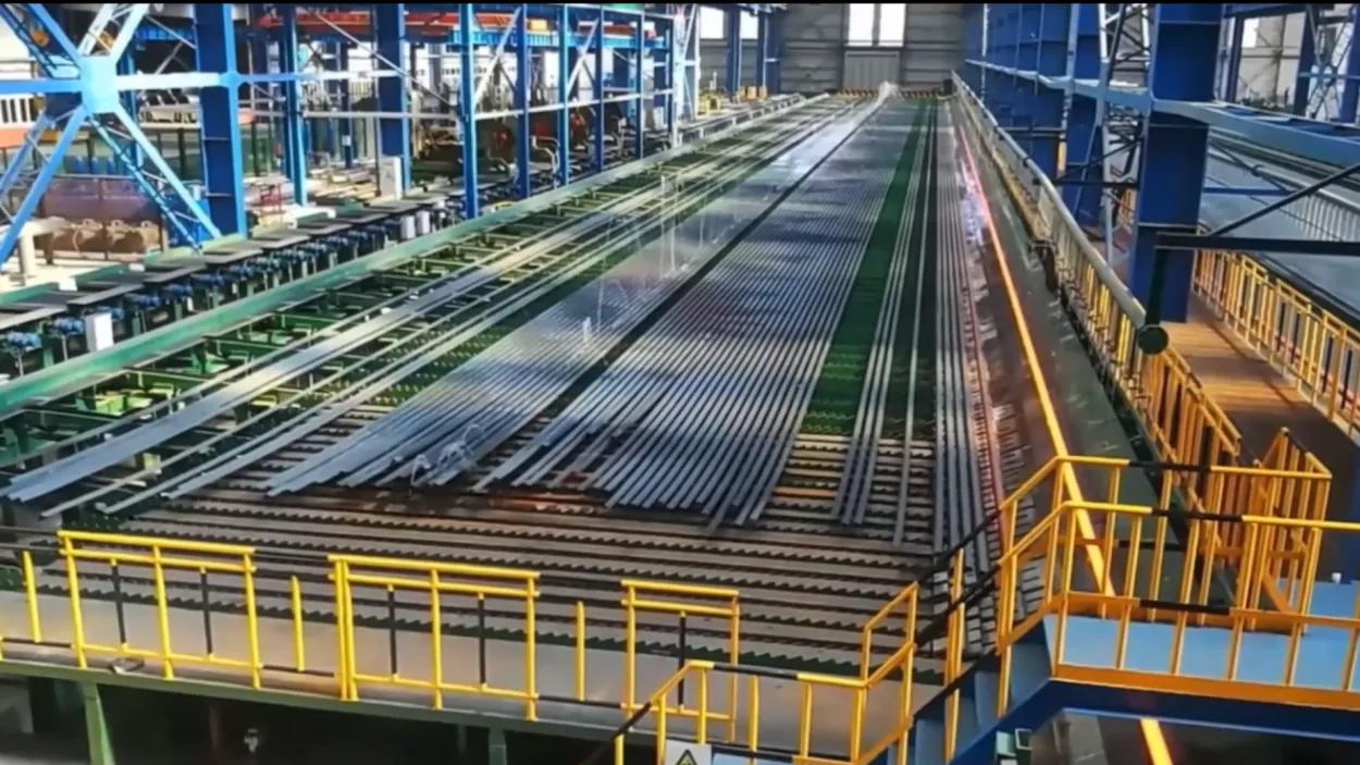 Cooling bed for small section steel